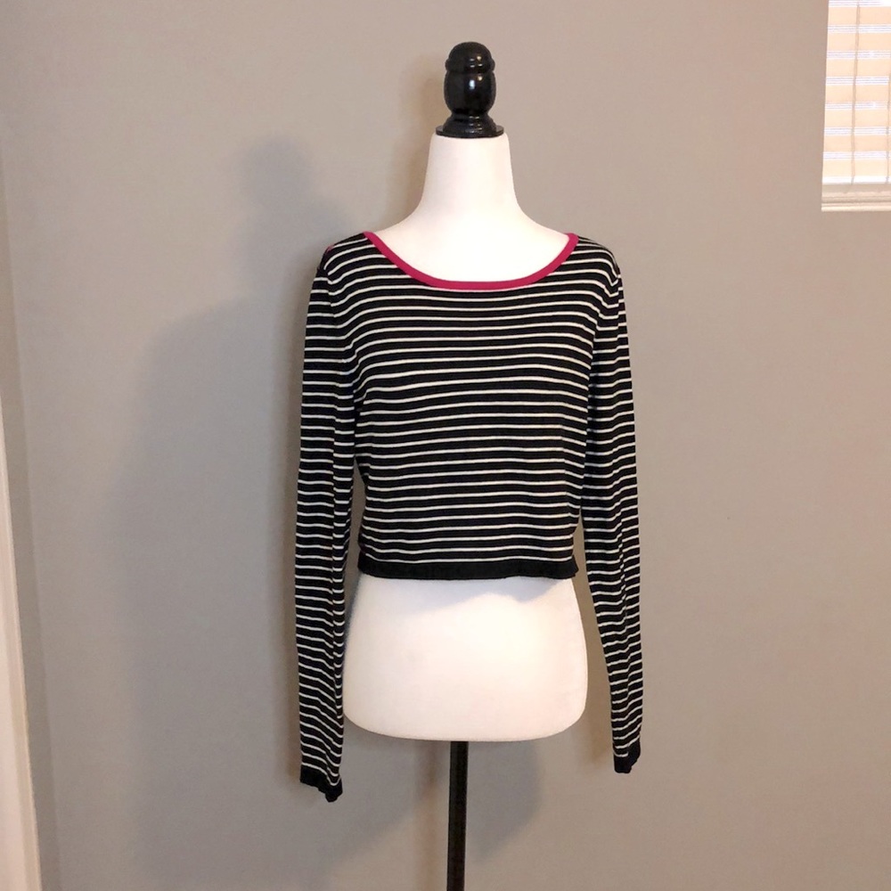 Tristan short top with zipper in the back.